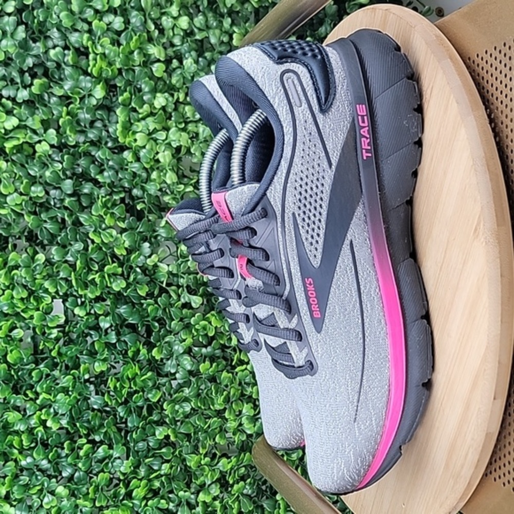 Brooks Womens Trace 2 Running LaceUp Sneaker Shoe Oyster/Ebony/Pink Size 8.5